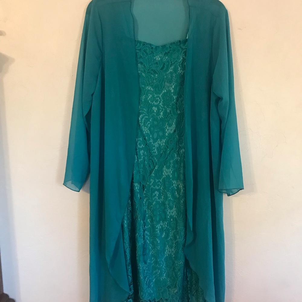 Flowing Teal Lace Dress